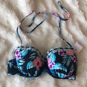 NWT Woman’s Bikini top
